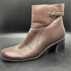 Croft&Barrow Classic Brown Leather Ankle Boot with Buckle Detail Kirsten Brown 7